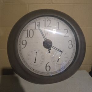 Large Infinity Instruments wall clock With thermometer and Humidity gauges Brown